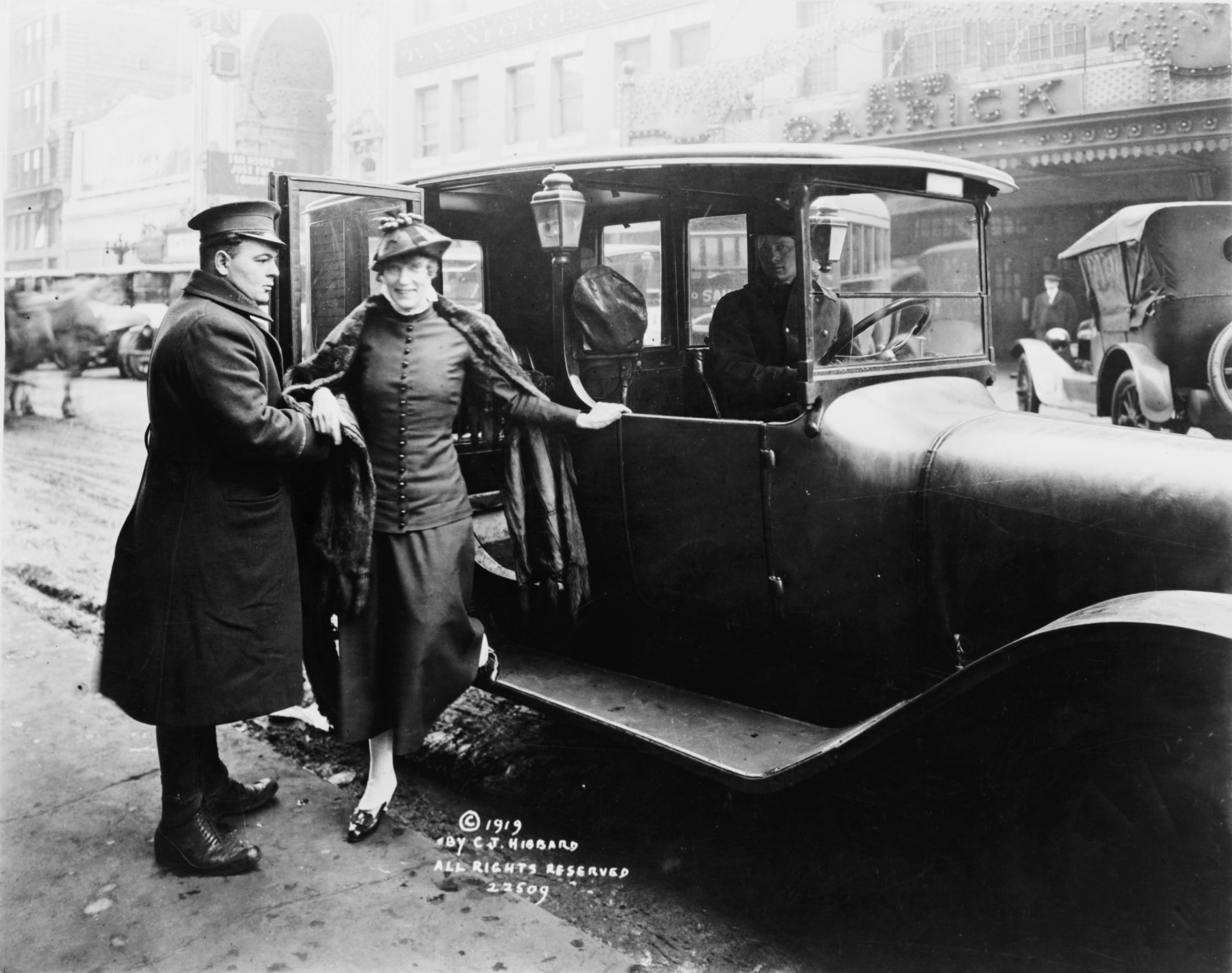 Annette Kellerman stepping out of a Minneapolis taxi